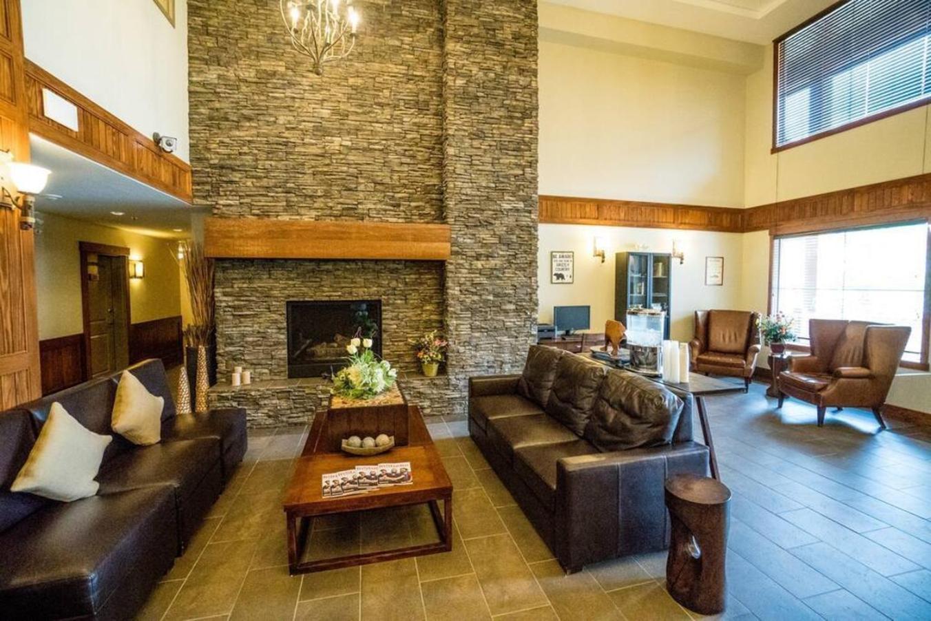 Spacious Penthouse Suite-King Beds-Pool & Hot Tub Канмор Экстерьер фото